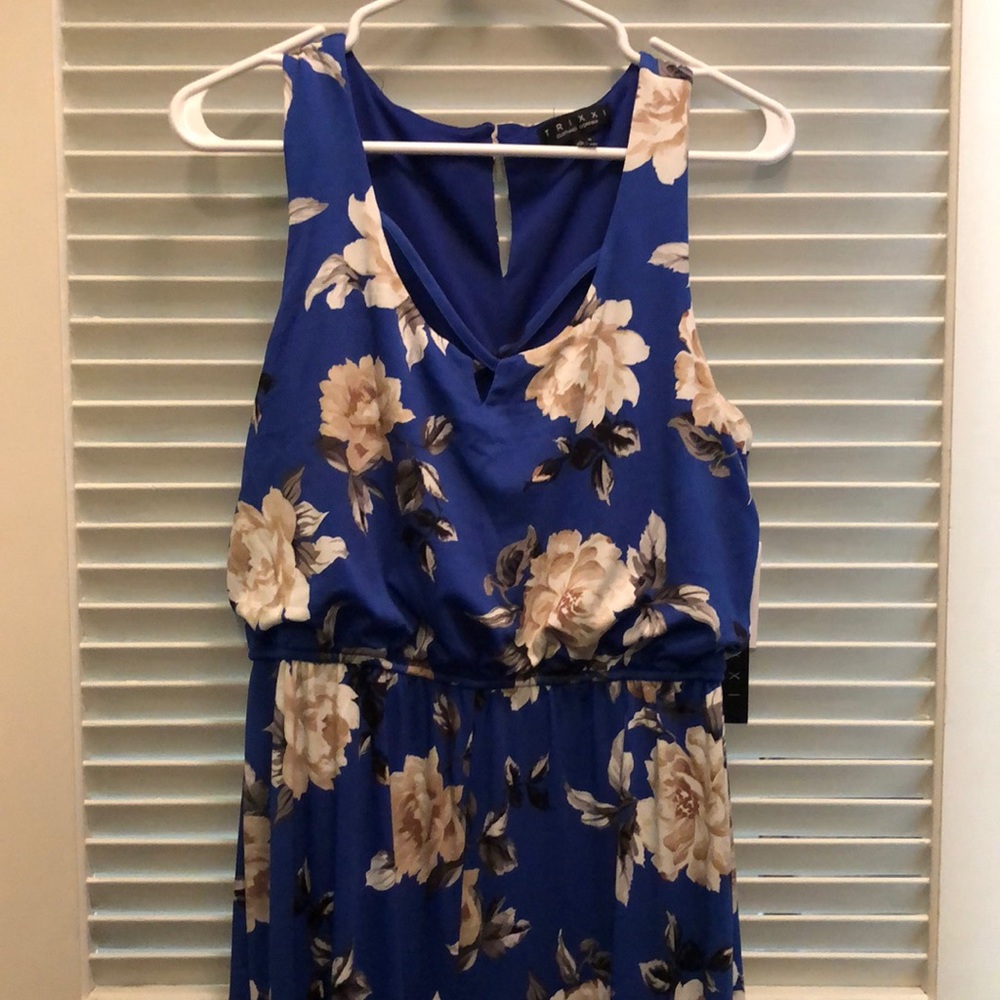 NWT. Blue Floral Flowy Jumper: Size XL